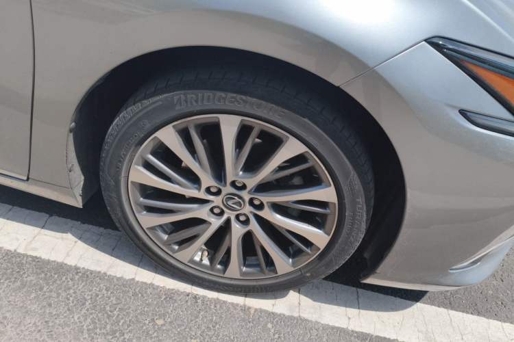 Used Lexus ES 2020 300h Deluxe Edition Exterior 7