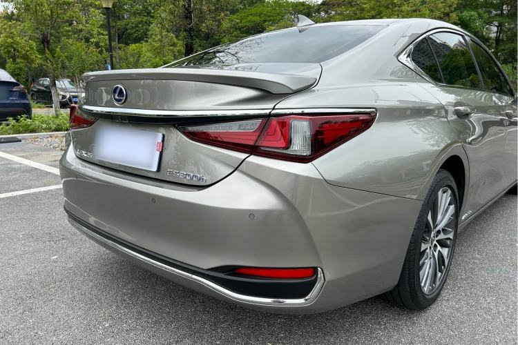 Used Lexus ES 2020 300h Deluxe Edition Exterior 8