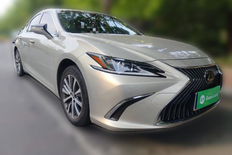Used Lexus ES 2020 200 Excellence Edition Front Right 45 Deg