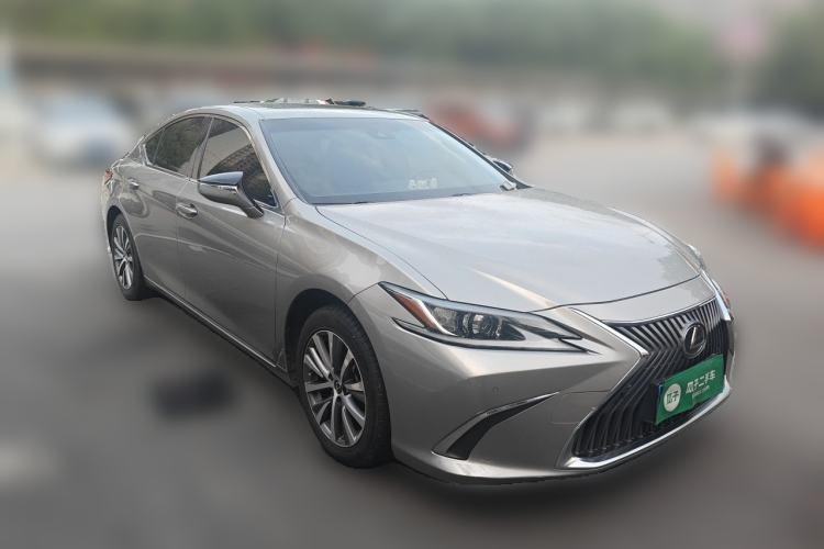 Used Lexus ES 2020 200 Luxury Edition Front Right 45 Deg