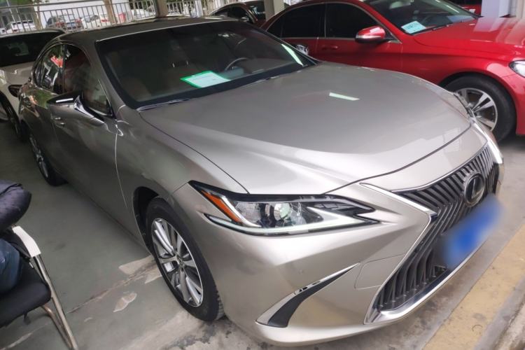Used Lexus ES 2020 200 Excellence Edition Front Right 45 Deg
