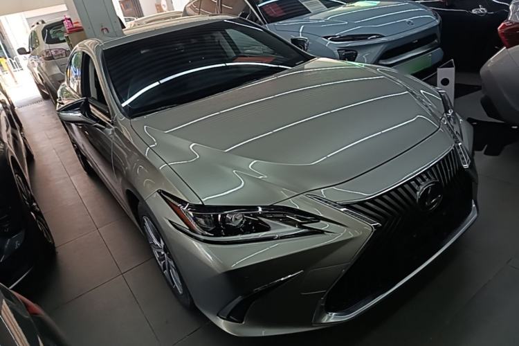 Used Lexus ES 2020 200 Excellence Edition Front Right 45 Deg