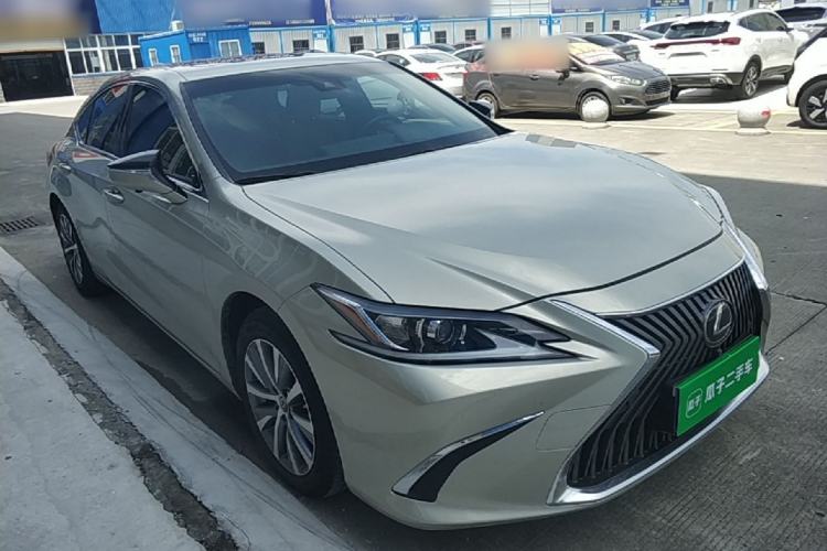 Used Lexus ES 2020 200 Excellence Edition Front Right 45 Deg