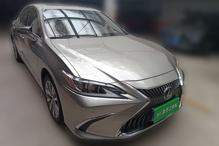 Used Lexus ES 2020 200 Excellence Edition Front Right 45 Deg