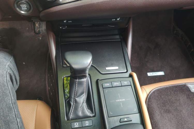 Used Lexus ES 2020 200 Excellence Edition Gear Lever