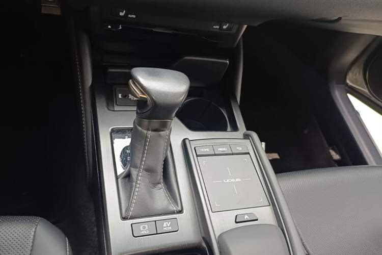 Used Lexus ES 2020 300h Premier Edition Gear Lever