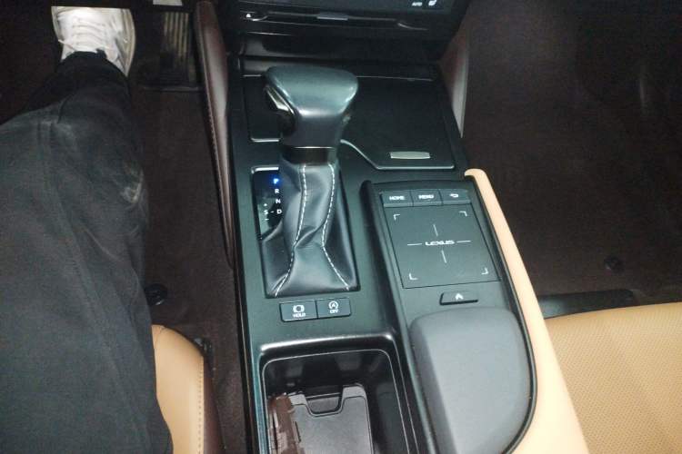 Used Lexus ES 2020 260 Excellence Edition Gear Lever