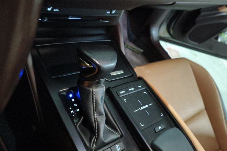 Used Lexus ES 2020 200 Excellence Edition Gear Lever