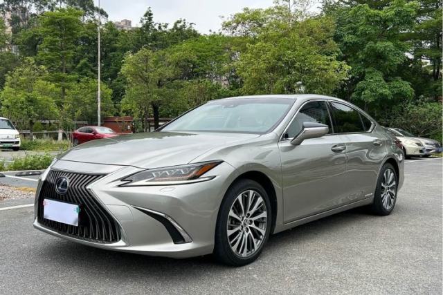 Used Lexus ES 2020 300h Deluxe Edition