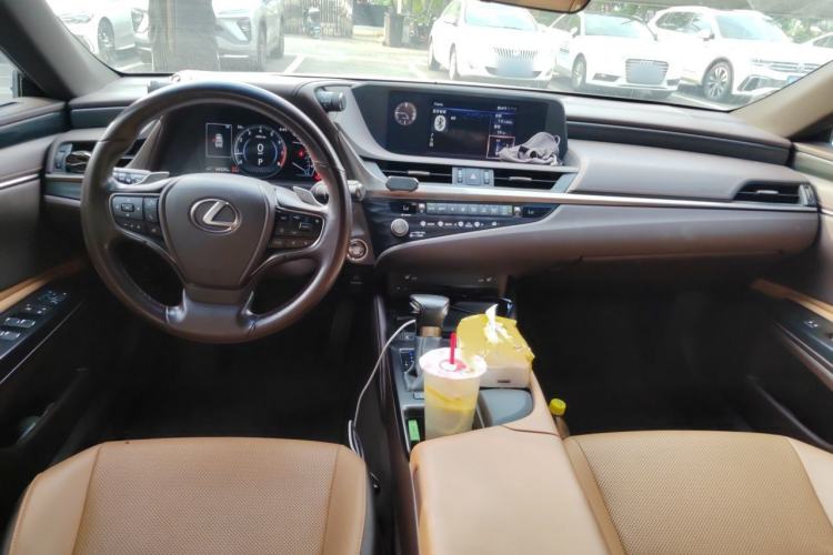 Used Lexus ES 2020 200 Excellence Edition Interior 2