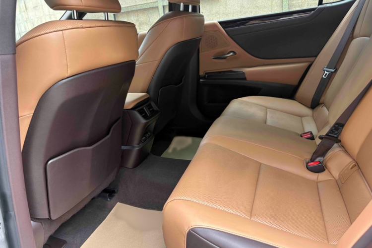 Used Lexus ES 2020 200 Luxury Edition Interior 2