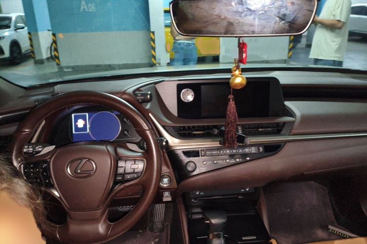 Used Lexus ES 2020 200 Excellence Edition Interior 2