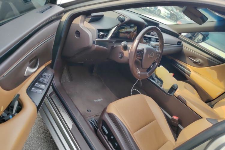 Used Lexus ES 2020 200 Excellence Edition Interior 3