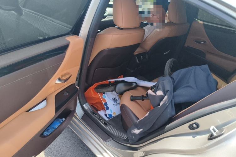 Used Lexus ES 2020 300h Deluxe Edition Interior 4