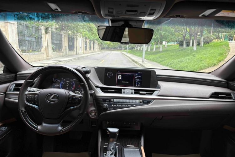 Used Lexus ES 2020 200 Luxury Edition Interior 4