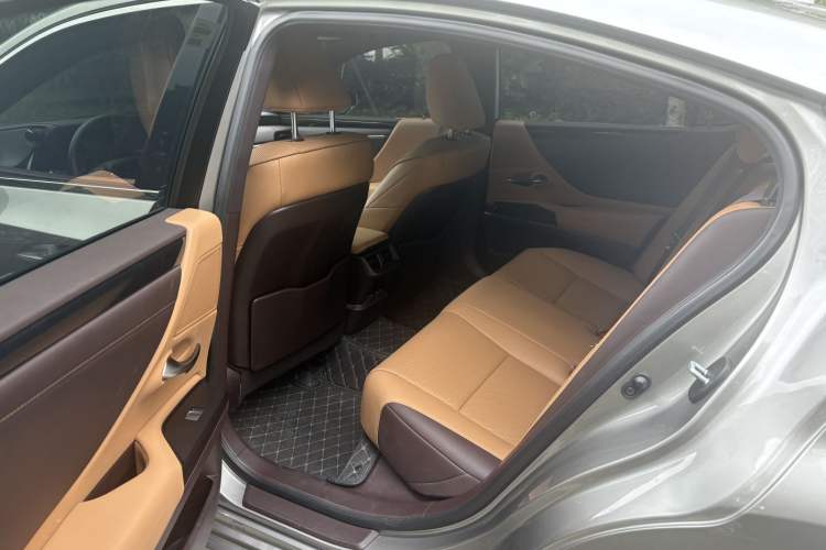 Used Lexus ES 2020 200 Excellence Edition Interior 5