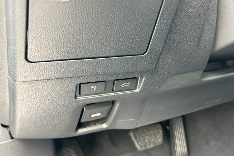 Used Lexus ES 2020 300h Deluxe Edition Interior 5