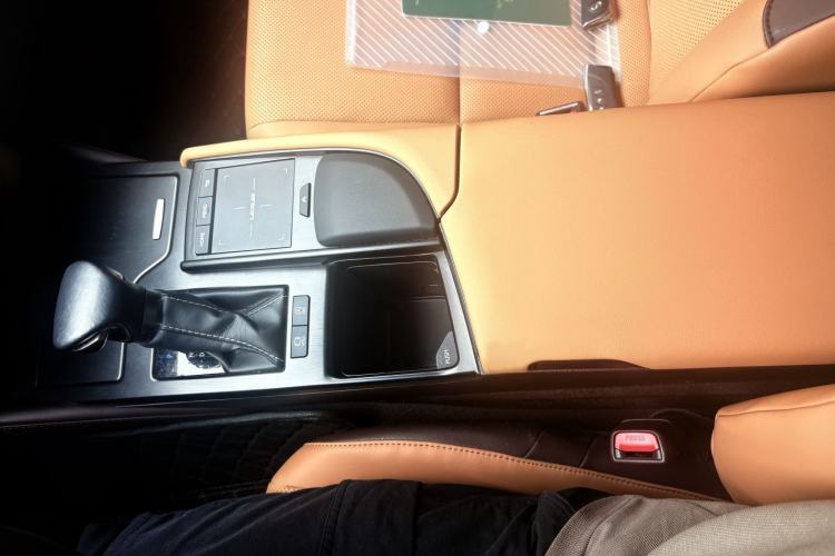 Used Lexus ES 2020 200 Excellence Edition Interior 7