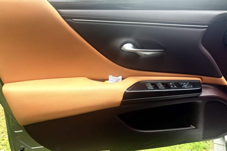 Used Lexus ES 2020 200 Excellence Edition Interior 9