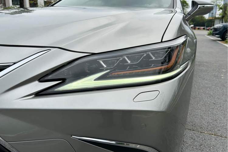 Used Lexus ES 2020 300h Deluxe Edition Left Front Headlight