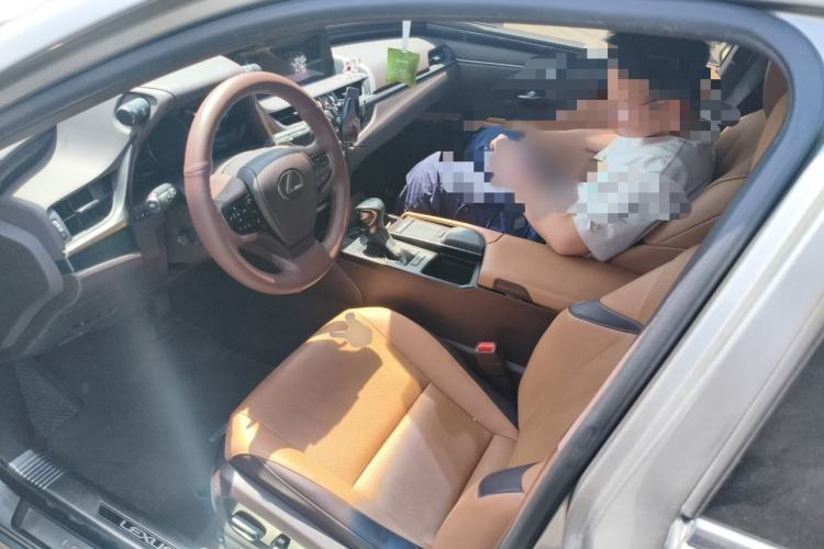 Used Lexus ES 2020 300h Deluxe Edition Left Front Seat