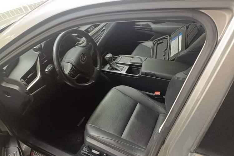 Used Lexus ES 2020 300h Premier Edition Left Front Seat