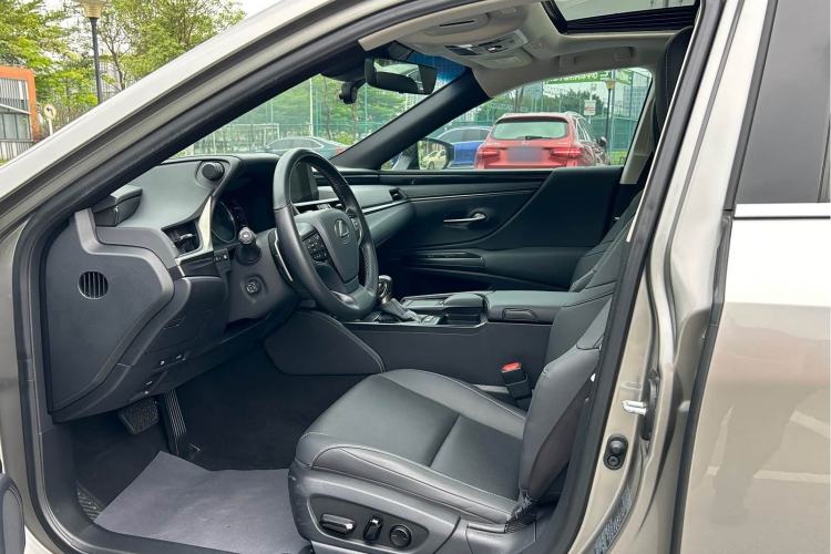 Used Lexus ES 2020 300h Deluxe Edition Left Front Seat