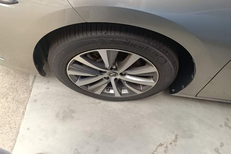 Used Lexus ES 2020 300h Premier Edition Left Front Wheel Hub