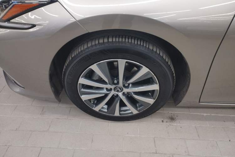 Used Lexus ES 2020 260 Excellence Edition Left Front Wheel Hub