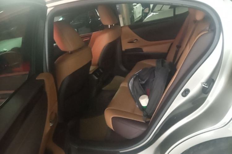 Used Lexus ES 2020 200 Luxury Edition Left Rear Seat