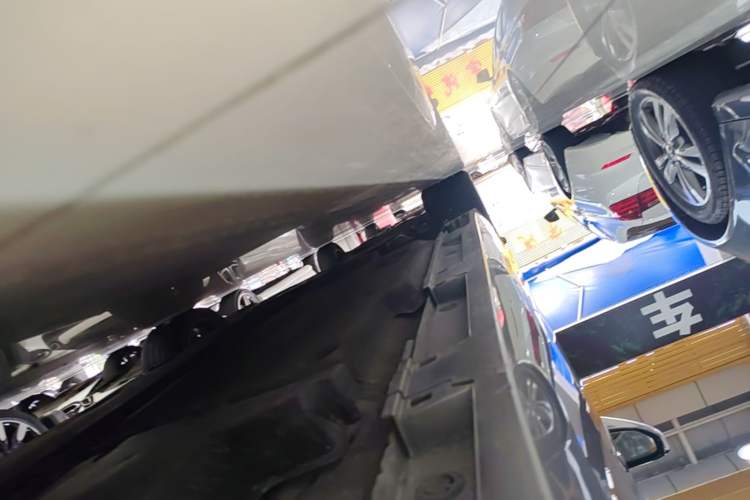 Used Lexus ES 2020 300h Deluxe Edition Left Side Sill