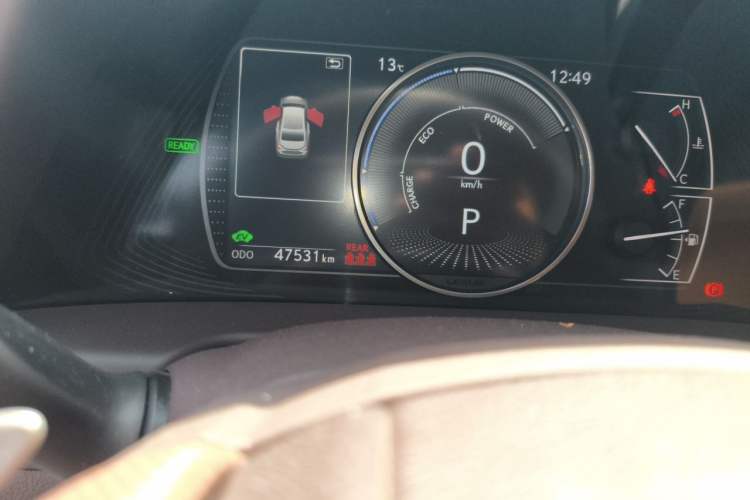 Used Lexus ES 2020 300h Deluxe Edition Odometer Close Up