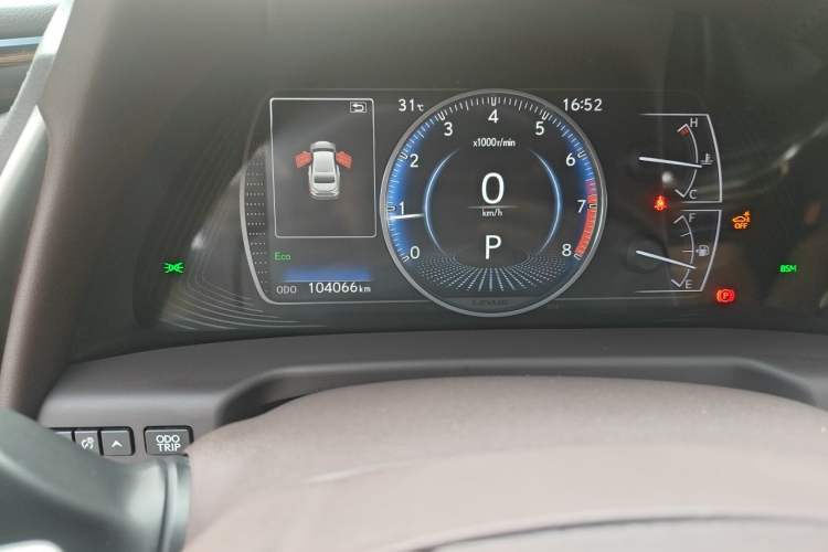 Used Lexus ES 2020 200 Luxury Edition Odometer Close Up