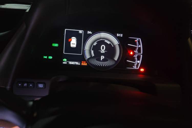 Used Lexus ES 2020 300h Premier Edition Odometer Close Up