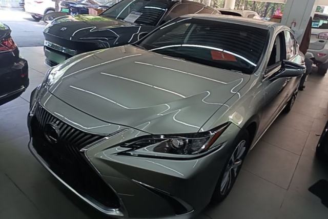 Ojetý Lexus ES 2020 200 Excellence Edition