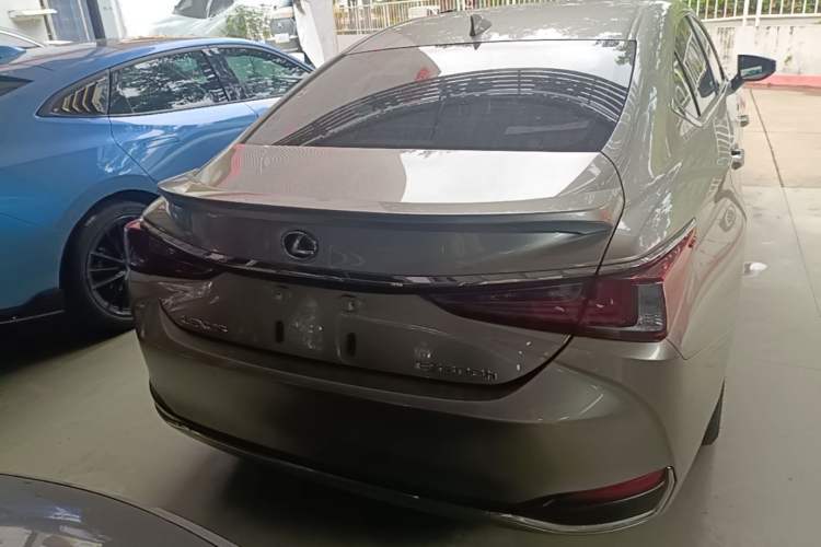 Used Lexus ES 2020 300h Premier Edition Rear