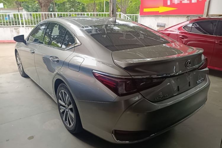Used Lexus ES 2020 300h Premier Edition Rear Left 45 Deg