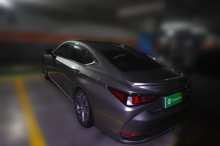 Used Lexus ES 2020 300h Premier Edition Rear Left 45 Deg