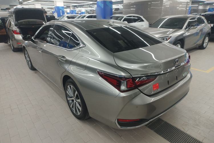 Used Lexus ES 2020 260 Excellence Edition Rear Left 45 Deg