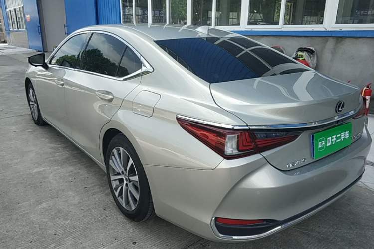 Used Lexus ES 2020 200 Excellence Edition Rear Left 45 Deg