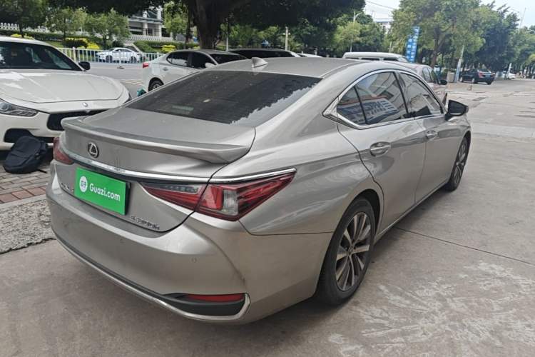 Used Lexus ES 2020 200 Excellence Edition Rear Right 45 Deg