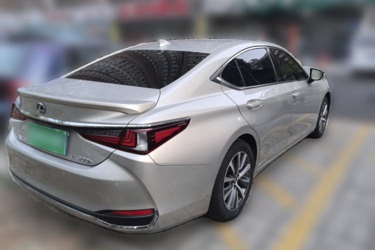 Used Lexus ES 2020 300h Premier Edition Rear Right 45 Deg