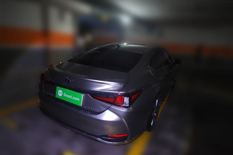 Used Lexus ES 2020 300h Premier Edition Rear Right 45 Deg