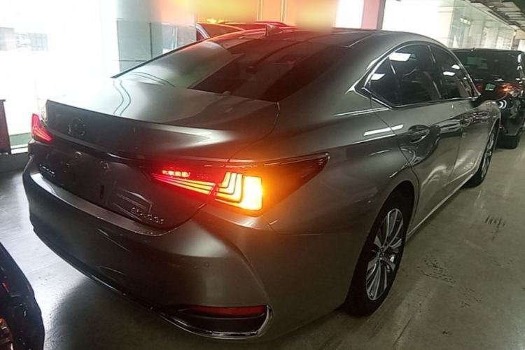 Used Lexus ES 2020 200 Luxury Edition Rear Right 45 Deg