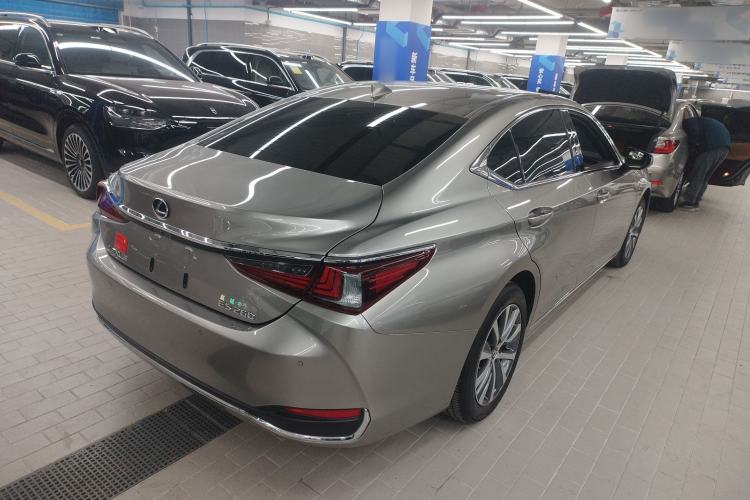 Used Lexus ES 2020 260 Excellence Edition Rear Right 45 Deg
