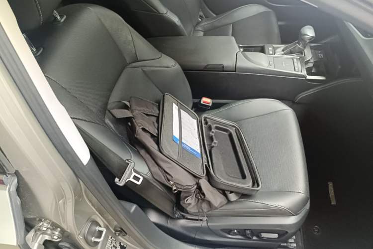 Used Lexus ES 2020 300h Premier Edition Right Front Seat