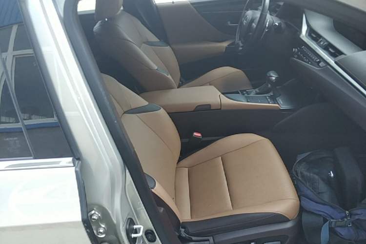 Used Lexus ES 2020 200 Excellence Edition Right Front Seat