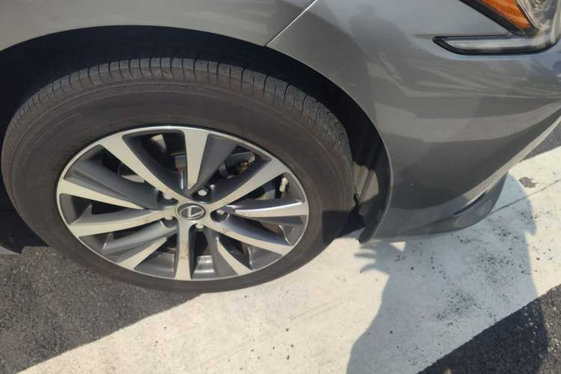 Used Lexus ES 2020 200 Luxury Edition Right Front Wheel Hub
