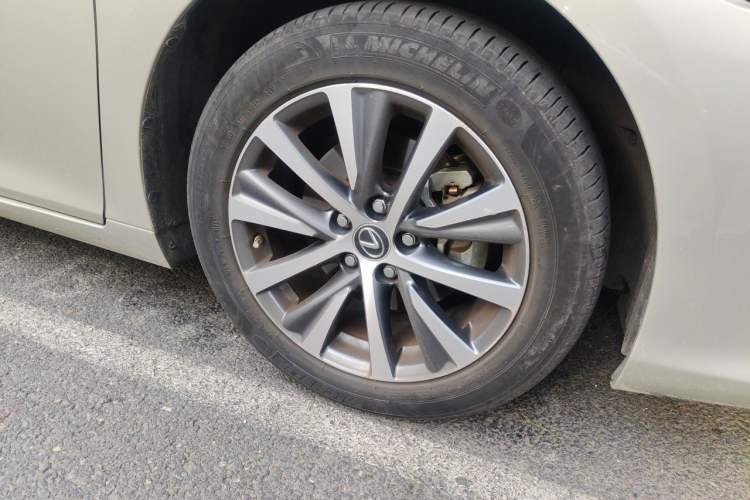 Used Lexus ES 2020 200 Excellence Edition Right Front Wheel Hub