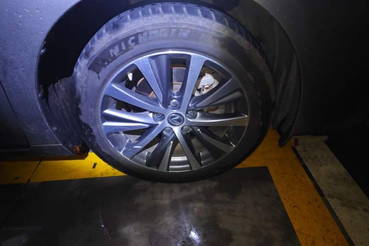 Used Lexus ES 2020 300h Premier Edition Right Front Wheel Hub